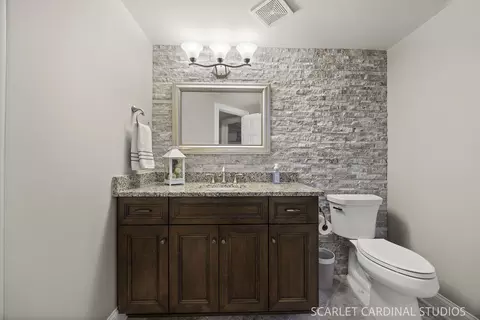 Bath - 32 Baker Ln, Naperville, IL 60565 photo 7 of 9