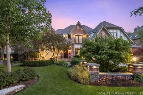 32 Baker Ln, Naperville, IL 60565