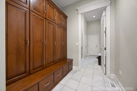 Entry Way - 32 Baker Ln, Naperville, IL 60565 photo 4 of 7