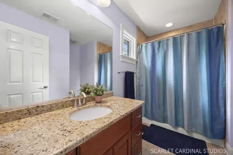 Bath - 32 Baker Ln, Naperville, IL 60565 photo 6 of 9