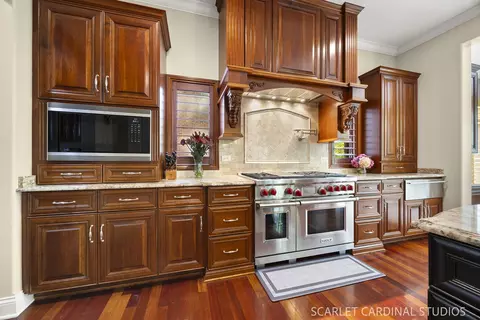 Kitchen - 32 Baker Ln, Naperville, IL 60565 photo 3 of 8