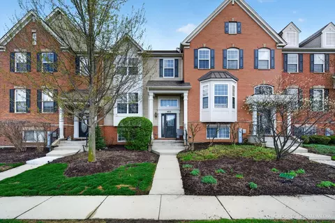 403 Town Center Blvd, Gilberts, IL 60136