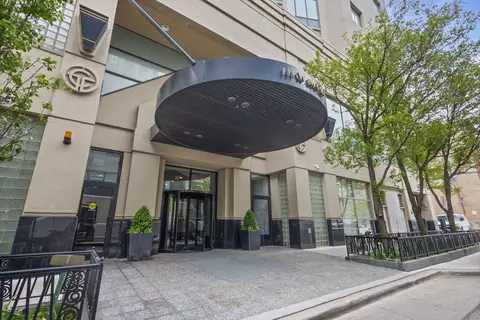 111 W Maple St #1807, Chicago, IL 60610