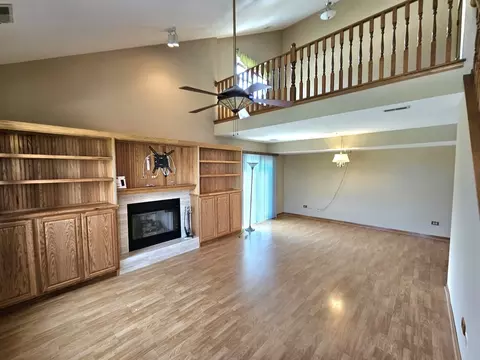 Living - 1436 Berta Dr, Crest Hill, IL 60403 photo 2 of 4