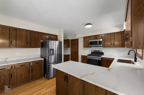 Kitchen - 1749 E Bailey Rd, Naperville, IL 60565 photo 3 of 3
