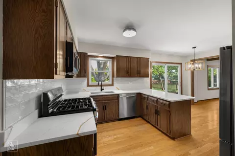 Kitchen - 1749 E Bailey Rd, Naperville, IL 60565 photo 1 of 3