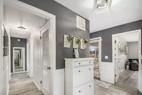 Entry Way - 3804 Grove Ave, Mchenry, IL 60050 photo 1 of 1