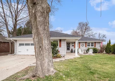 Exterior - 3804 Grove Ave, Mchenry, IL 60050 photo 1 of 6