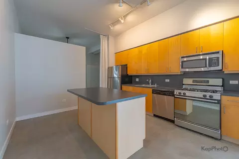 Kitchen - 939 W Madison St #403, Chicago, IL 60607 photo 2 of 3