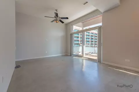 Living - 939 W Madison St #403, Chicago, IL 60607 photo 4 of 9