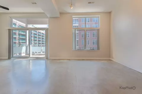 Living - 939 W Madison St #403, Chicago, IL 60607 photo 7 of 9
