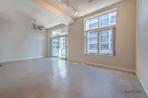Living - 939 W Madison St #403, Chicago, IL 60607 photo 2 of 9