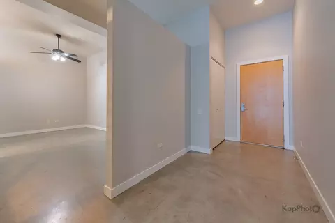 Living - 939 W Madison St #403, Chicago, IL 60607 photo 1 of 9