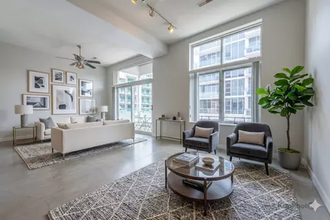 Living - 939 W Madison St #403, Chicago, IL 60607 photo 3 of 9