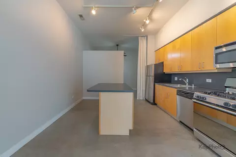 Kitchen - 939 W Madison St #403, Chicago, IL 60607 photo 1 of 3