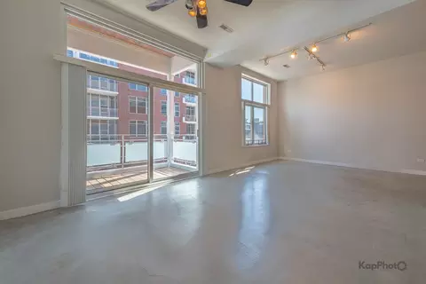 Living - 939 W Madison St #403, Chicago, IL 60607 photo 5 of 9