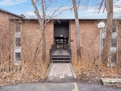 5516 E Lake Dr #92C, Lisle, IL 60532