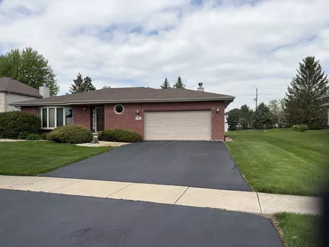 16404 Shawnee Dr, Lockport, IL 60441