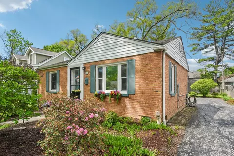 Exterior - 836 Lyford Ln, Wheaton, IL 60189 photo 3 of 12