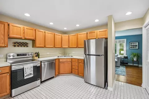 Kitchen - 836 Lyford Ln, Wheaton, IL 60189 photo 1 of 2