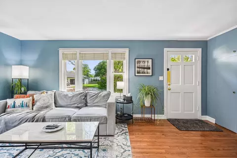 Entry Way - 836 Lyford Ln, Wheaton, IL 60189 photo 1 of 1