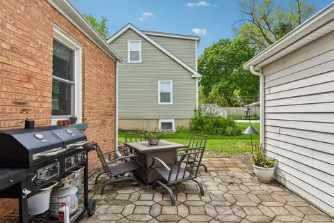 Exterior - 836 Lyford Ln, Wheaton, IL 60189 photo 7 of 12