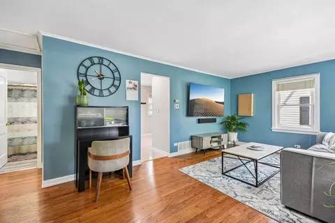 Living - 836 Lyford Ln, Wheaton, IL 60189 photo 2 of 2