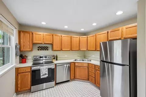 Kitchen - 836 Lyford Ln, Wheaton, IL 60189 photo 2 of 2