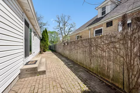 Exterior - 1041 Forest Ave, Deerfield, IL 60015 photo 4 of 8