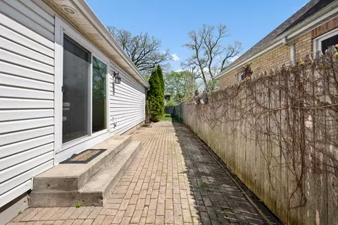Exterior - 1041 Forest Ave, Deerfield, IL 60015 photo 5 of 8