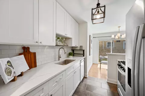 Kitchen - 1041 Forest Ave, Deerfield, IL 60015 photo 1 of 2