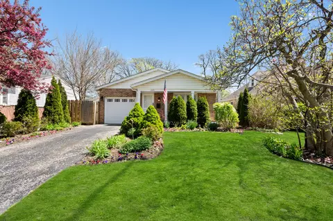 Exterior - 1041 Forest Ave, Deerfield, IL 60015 photo 2 of 8