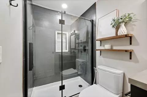 Bath - 1041 Forest Ave, Deerfield, IL 60015 photo 4 of 5