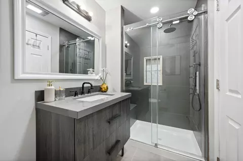 Bath - 1041 Forest Ave, Deerfield, IL 60015 photo 2 of 5