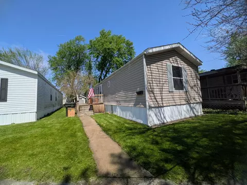725 Michelle Dr, Chicago Heights, IL 60411
