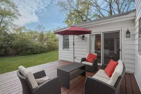 Exterior - 702 Maple Ln, Geneva, IL 60134 photo 7 of 9