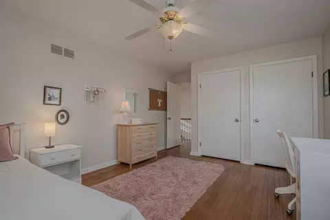 Bedroom - 702 Maple Ln, Geneva, IL 60134 photo 8 of 9