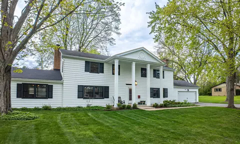 Exterior - 702 Maple Ln, Geneva, IL 60134 photo 2 of 9