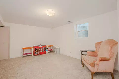Bedroom - 702 Maple Ln, Geneva, IL 60134 photo 9 of 9