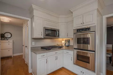 Kitchen - 702 Maple Ln, Geneva, IL 60134 photo 4 of 4