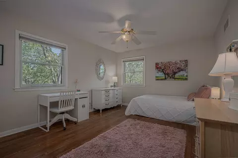 Bedroom - 702 Maple Ln, Geneva, IL 60134 photo 7 of 9