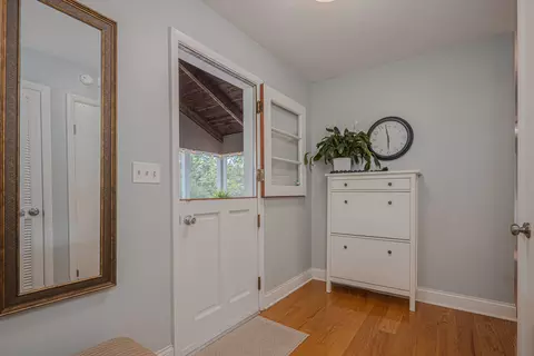 Entry Way - 702 Maple Ln, Geneva, IL 60134 photo 4 of 6