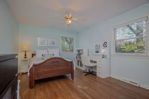 Bedroom - 702 Maple Ln, Geneva, IL 60134 photo 6 of 9