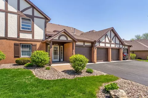 4150 E 60th St #608, Davenport, IA 52807