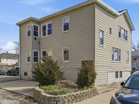 2111 Main St, Melrose Park, IL 60160