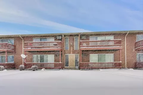 553 N Carroll Pkwy #2C, Glenwood, IL 60425