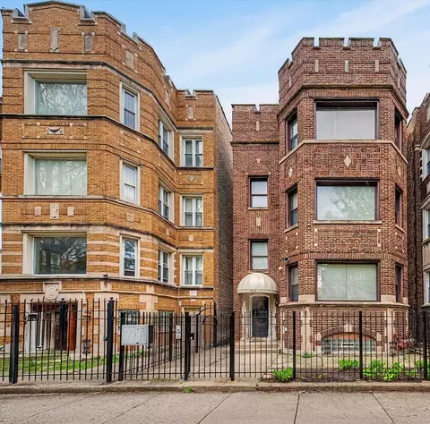 7641 S Phillips Ave, Chicago, IL 60649