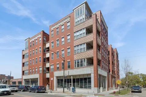 2700 W Belmont Ave #507, Chicago, IL 60618