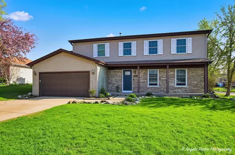 4816 W Courtland Trl, Mchenry, IL 60050