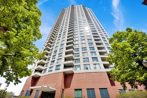 501 N Clinton St #3203, Chicago, IL 60654